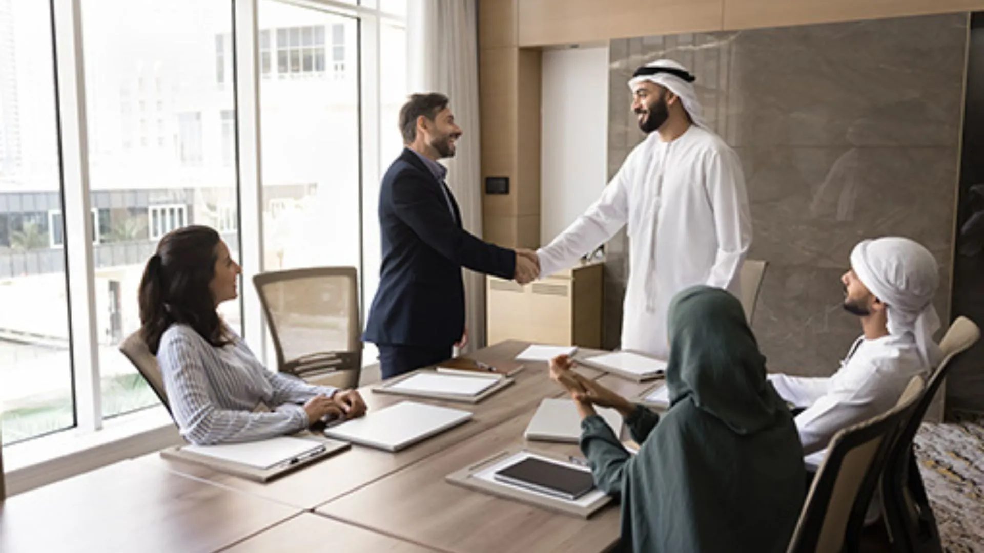 Local Workers and Expat Workers in Bahrain Which is Better
